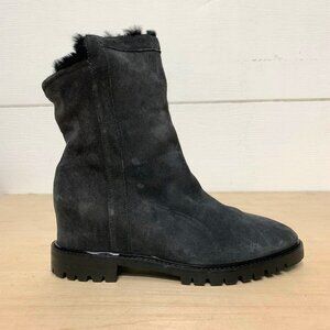 Women’s Size 7.5 AQUATALIA Suede Faux Fur Lined Boots (Made in Italy)